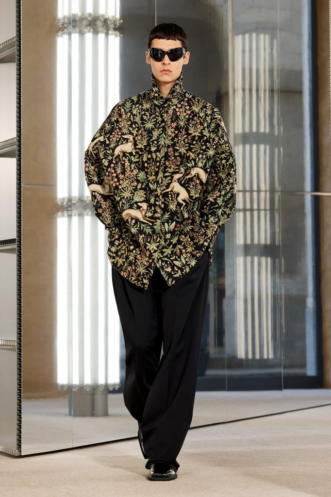 楚萨迪 Trussardi 2023/24秋冬高级成衣秀 - Milan Fall 2023