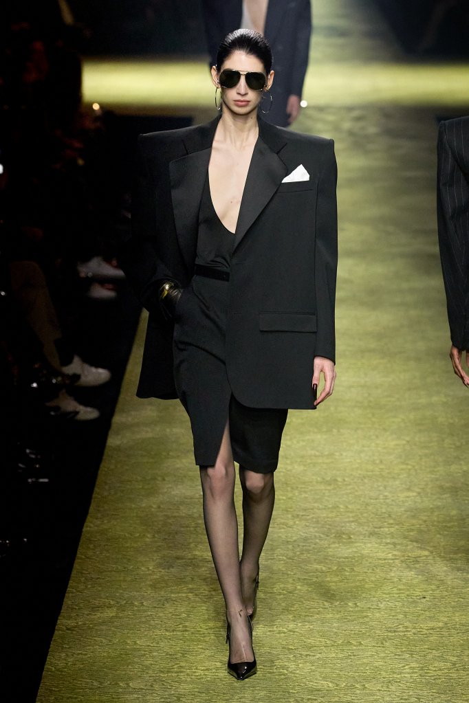 圣罗兰 Saint Laurent 2023/24秋冬高级成衣秀 - Paris Fall 2023