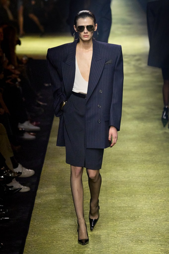 圣罗兰 Saint Laurent 2023/24秋冬高级成衣秀 - Paris Fall 2023