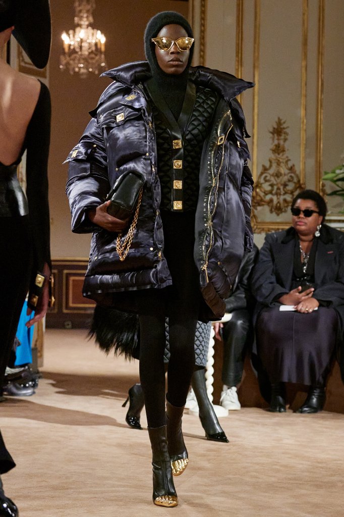 夏帕瑞丽 Schiaparelli 2023/24秋冬高级成衣秀 - Paris Fall 2023