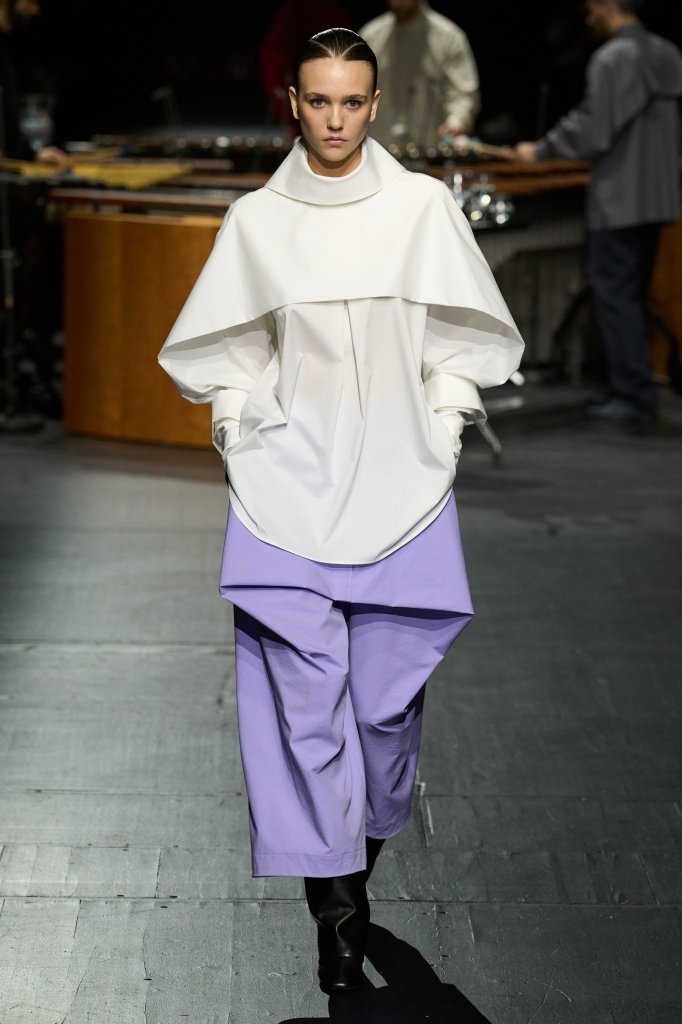 三宅一生 Issey Miyake 2023/24秋冬高级成衣秀 - Paris Fall 2023