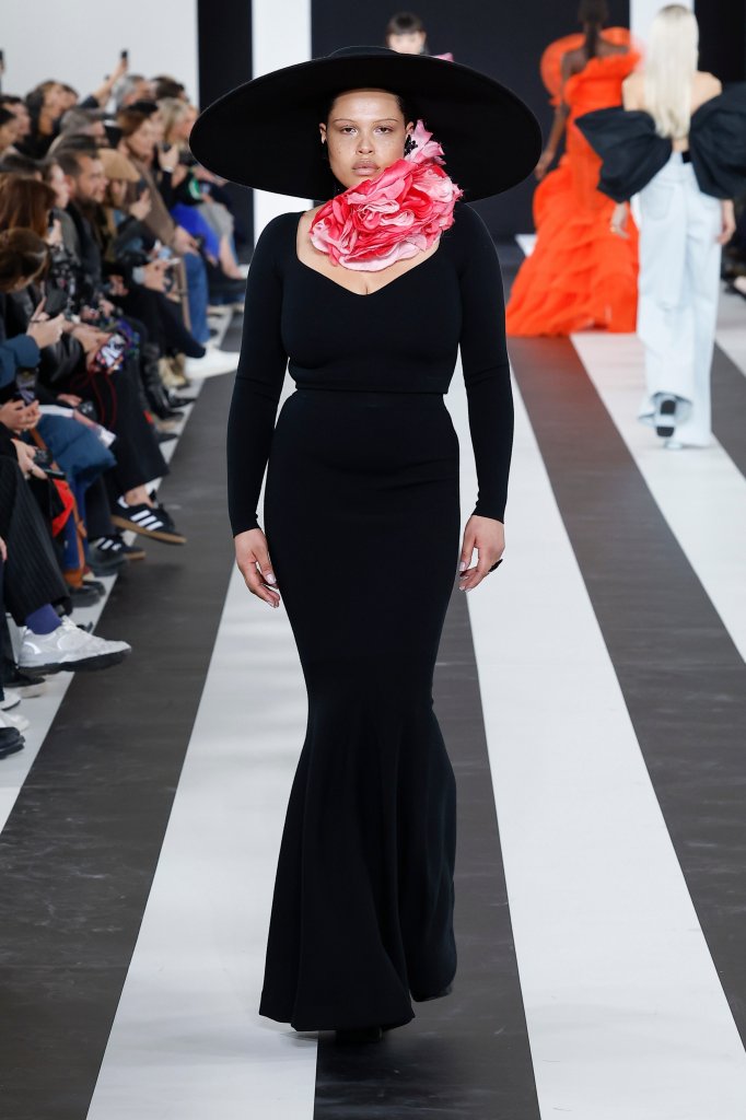 莲娜丽姿 Nina Ricci 2023/24秋冬高级成衣秀 - Paris Fall 2023