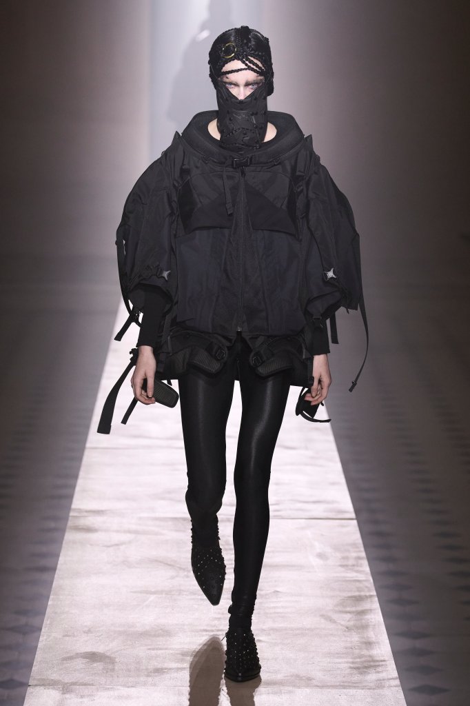 渡边淳弥 Junya Watanabe 2023/24秋冬高级成衣秀 - Paris Fall 2023