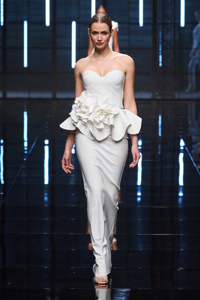 Chiara Boni 2024春夏婚纱礼服秀