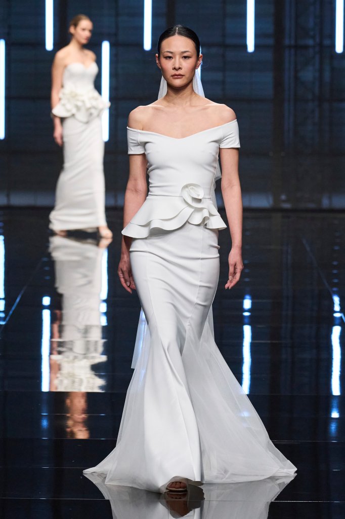 Chiara Boni 2024春夏婚纱礼服秀