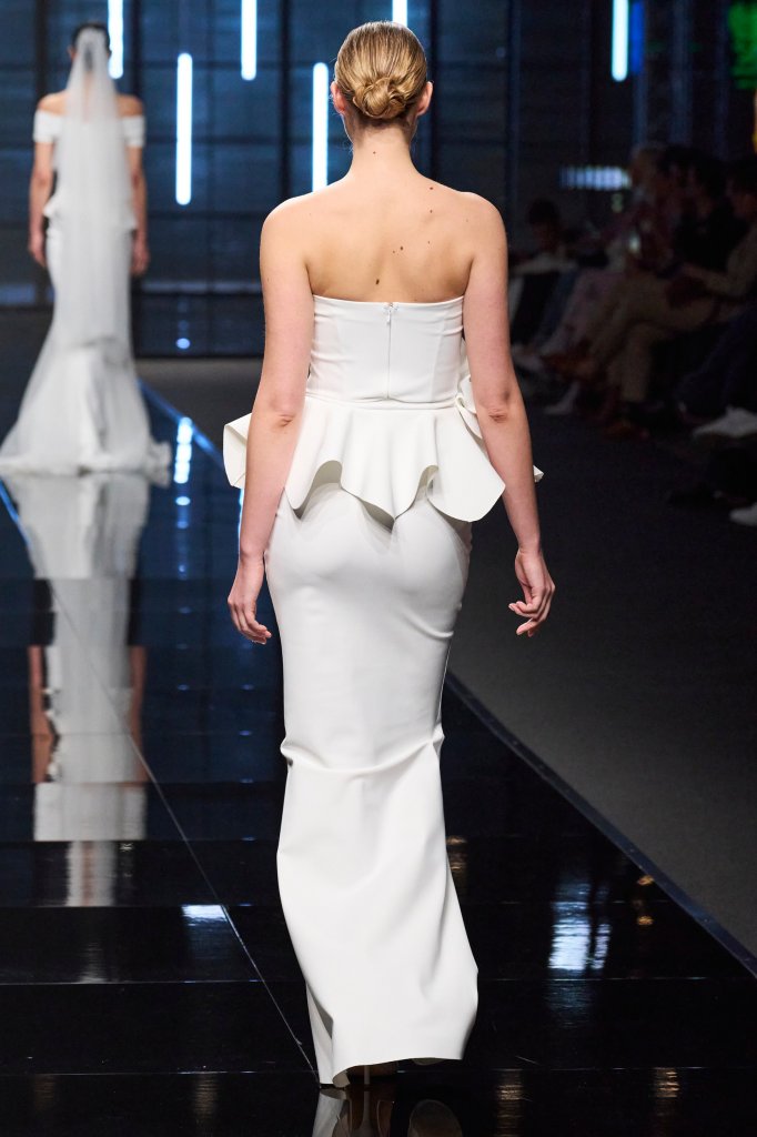 Chiara Boni 2024春夏婚纱礼服秀