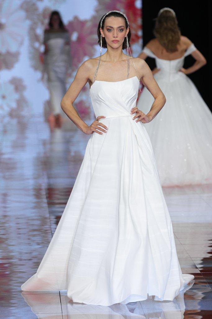 Modeca 2024春夏婚纱礼服秀 - Barcelona Bridal 2024