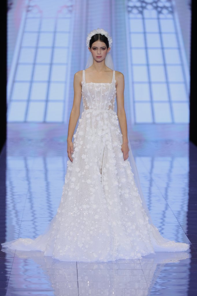 Eva Lendel 2024春夏婚纱礼服秀 - Barcelona Bridal 2024