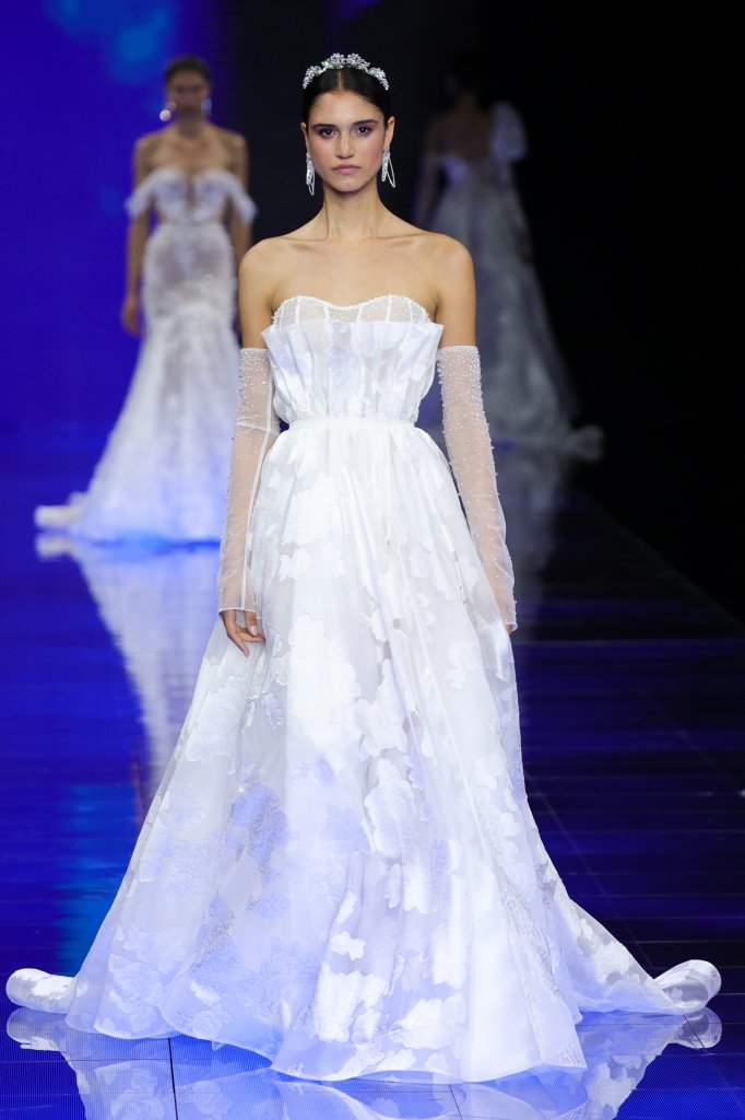 Agnieszka Swiatly 2024春夏婚纱礼服秀 - Barcelona Bridal 2024