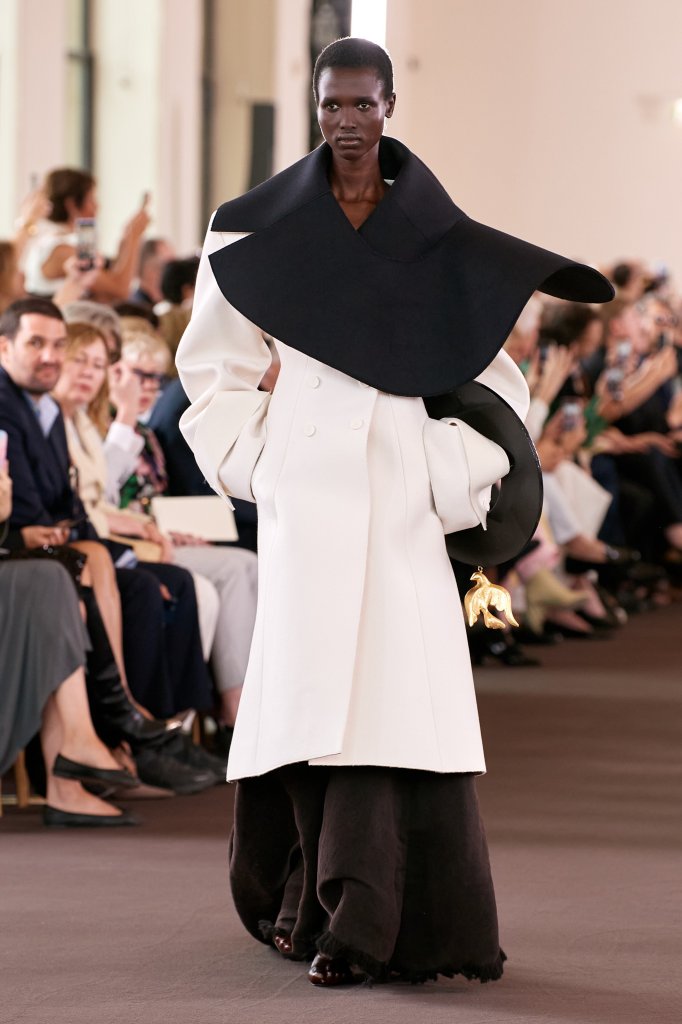 夏帕瑞丽 Schiaparelli 2023/24秋冬高级定制秀 - Couture Fall 2023