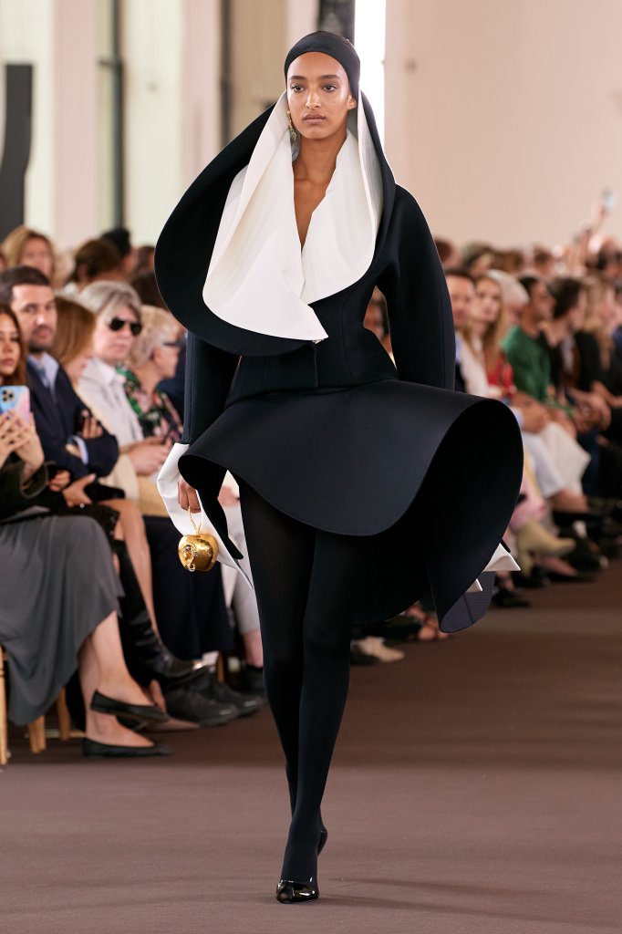 夏帕瑞丽 Schiaparelli 2023/24秋冬高级定制秀 - Couture Fall 2023