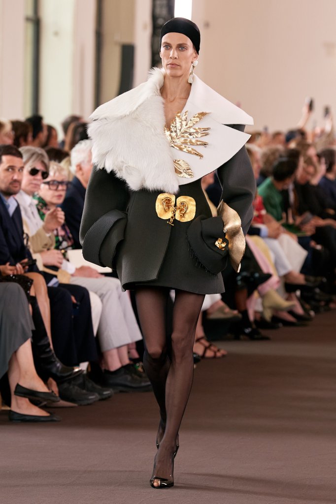 夏帕瑞丽 Schiaparelli 2023/24秋冬高级定制秀 - Couture Fall 2023