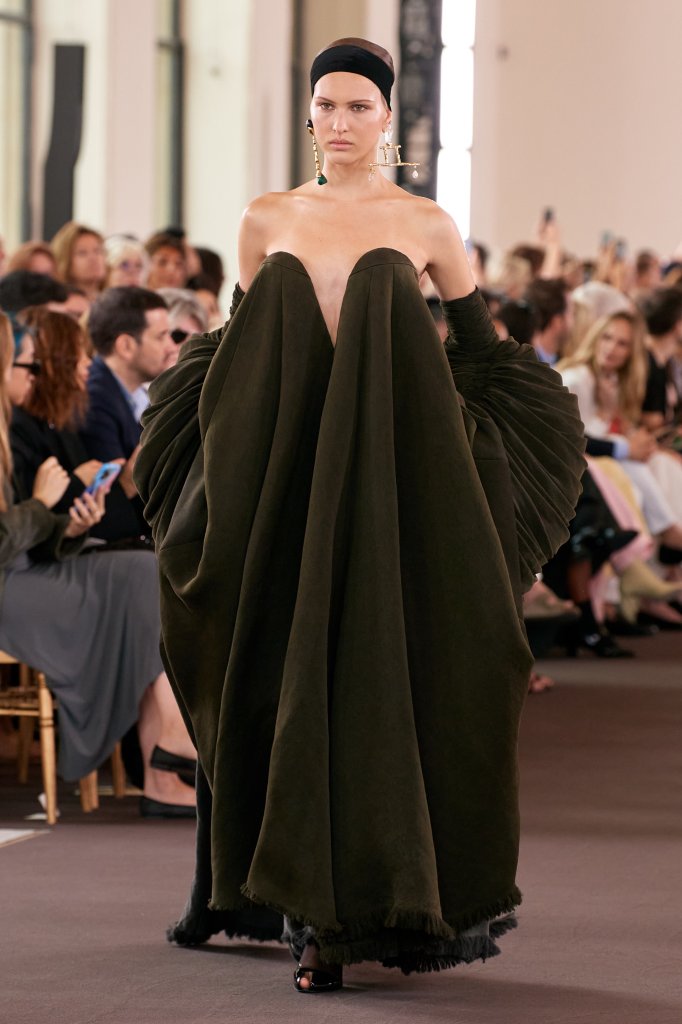 夏帕瑞丽 Schiaparelli 2023/24秋冬高级定制秀 - Couture Fall 2023