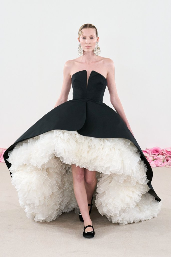 詹巴迪斯塔·瓦利 Giambattista Valli 2023/24秋冬高级定制秀 - Couture Fall 2023