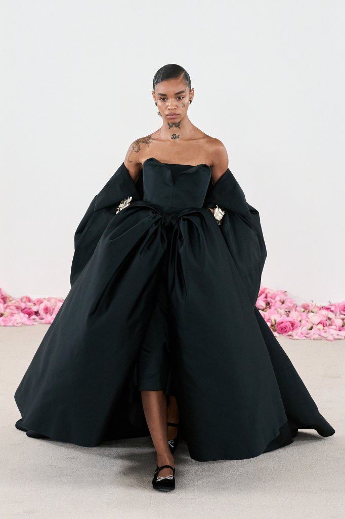 詹巴迪斯塔·瓦利 Giambattista Valli 2023/24秋冬高级定制秀 - Couture Fall 2023