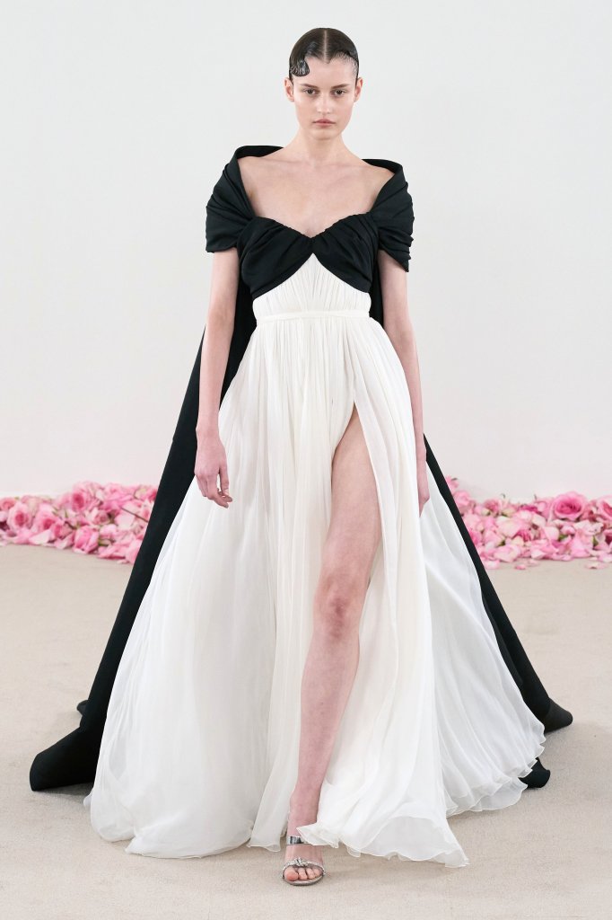 詹巴迪斯塔·瓦利 Giambattista Valli 2023/24秋冬高级定制秀 - Couture Fall 2023