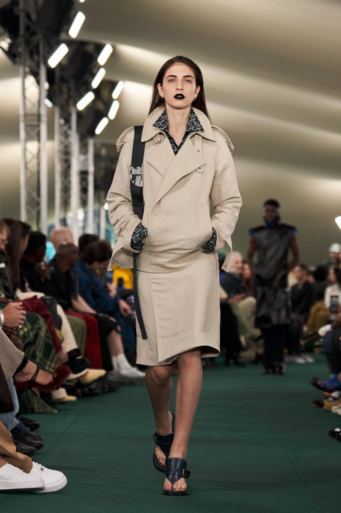 巴宝莉 Burberry 2024春夏高级成衣秀 - London Spring 2024