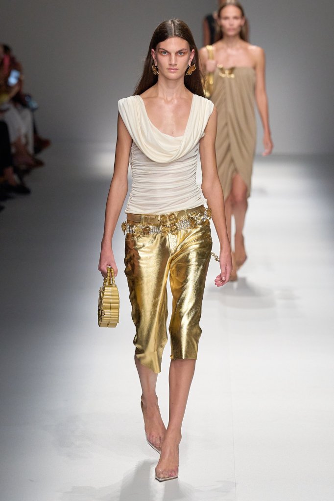 蓝色情人 Blumarine 2024春夏高级成衣秀 - Milan Spring 2024