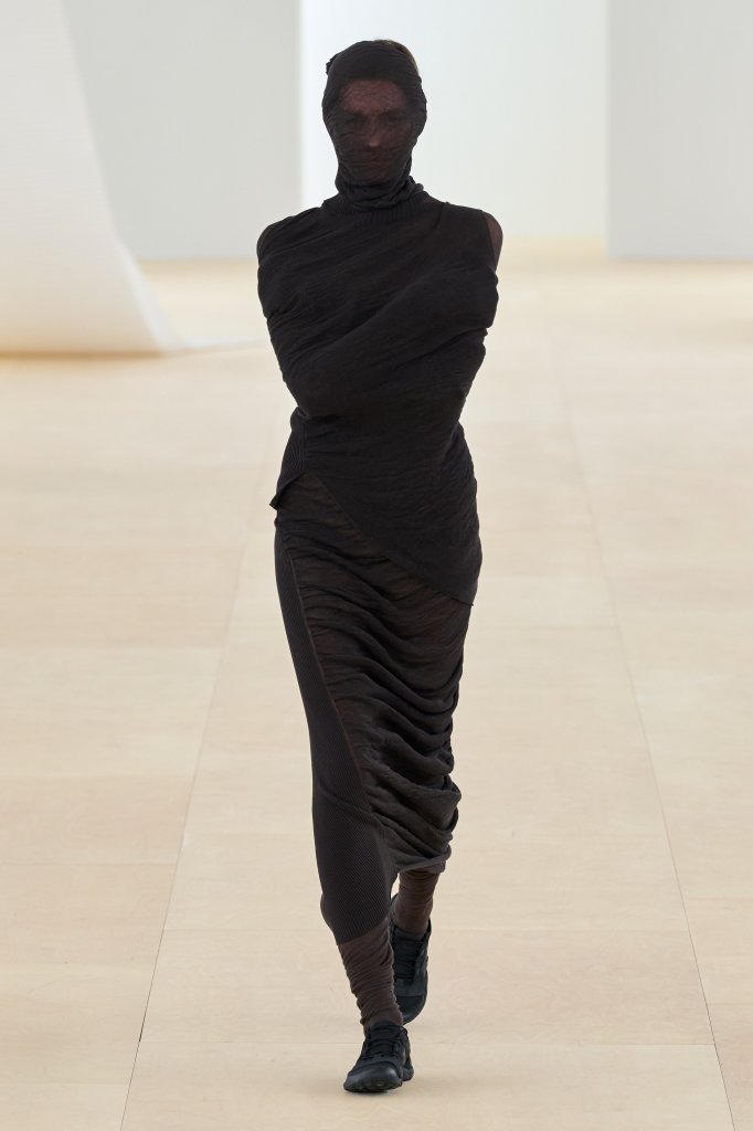 三宅一生 Issey Miyake 2024春夏高级成衣秀 - Paris Spring 2024-天天时装-口袋里的时尚指南