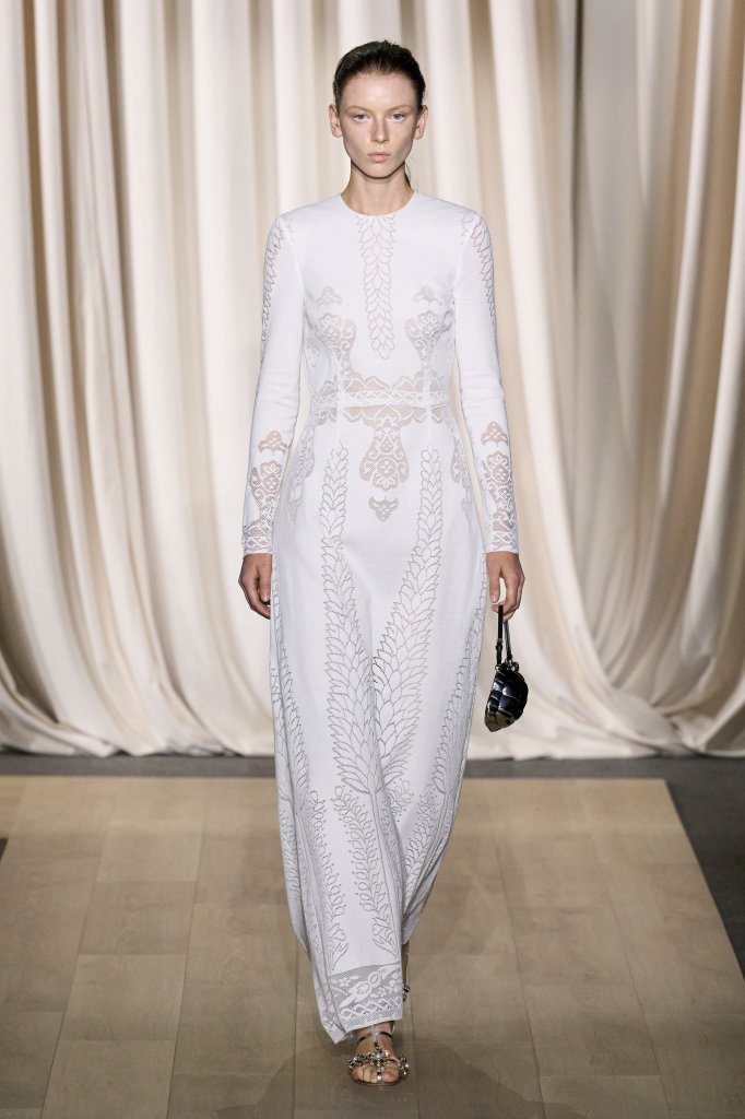 詹巴迪斯塔·瓦利 Giambattista Valli 2024春夏高级成衣秀 - Paris Spring 2024