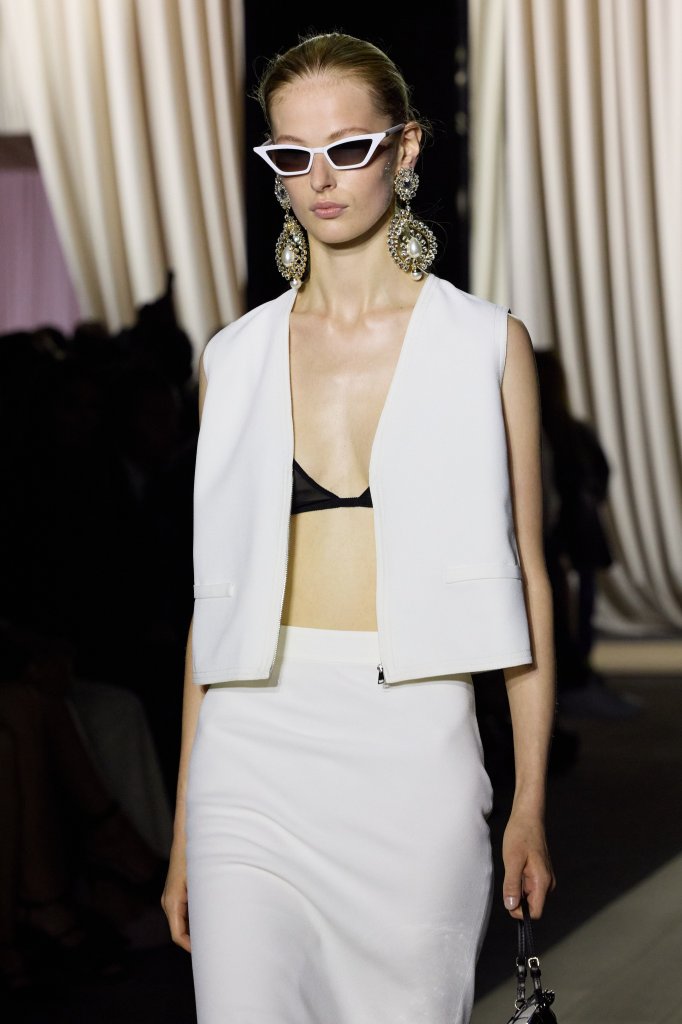 詹巴迪斯塔·瓦利 Giambattista Valli 2024春夏高级成衣秀(细节) - Paris Spring 2024