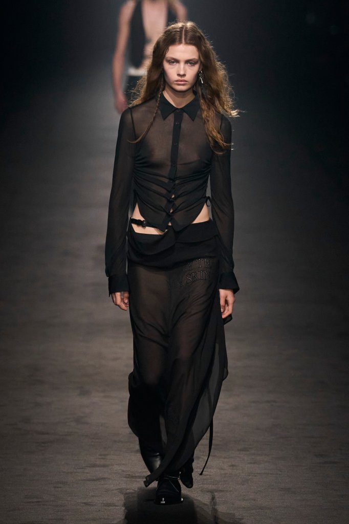 安·迪穆拉米斯特 Ann Demeulemeester 2024春夏高级成衣秀 - Paris Spring 2024