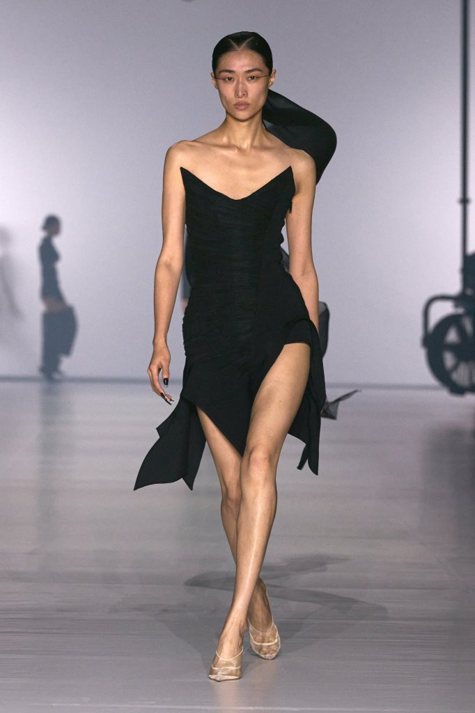 蒂埃里·穆勒 Mugler 2024春夏高级成衣秀 - Paris Spring 2024