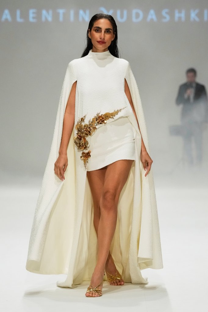 瓦连京·尤达什金 Valentin Yudashkin 2023/24秋冬高级定制秀 - Dubai Couture Fall 2023