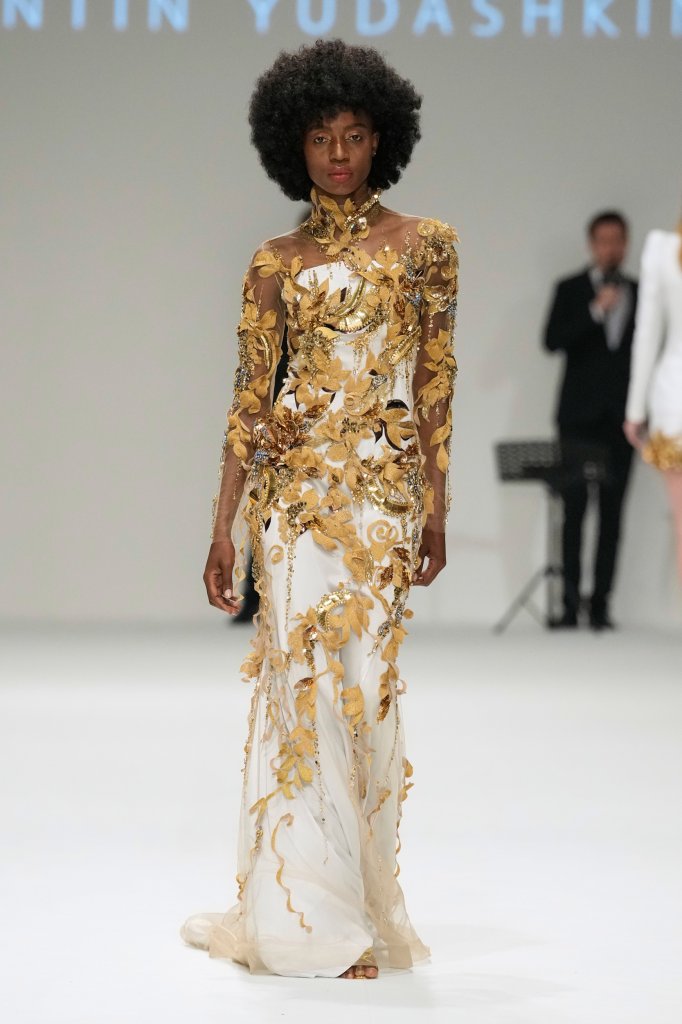 瓦连京·尤达什金 Valentin Yudashkin 2023/24秋冬高级定制秀 - Dubai Couture Fall 2023