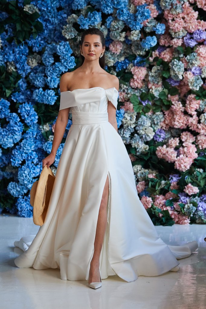 安妮·巴吉尔 Anne Barge 2024春夏婚纱礼服秀 - New York Bridal 2024