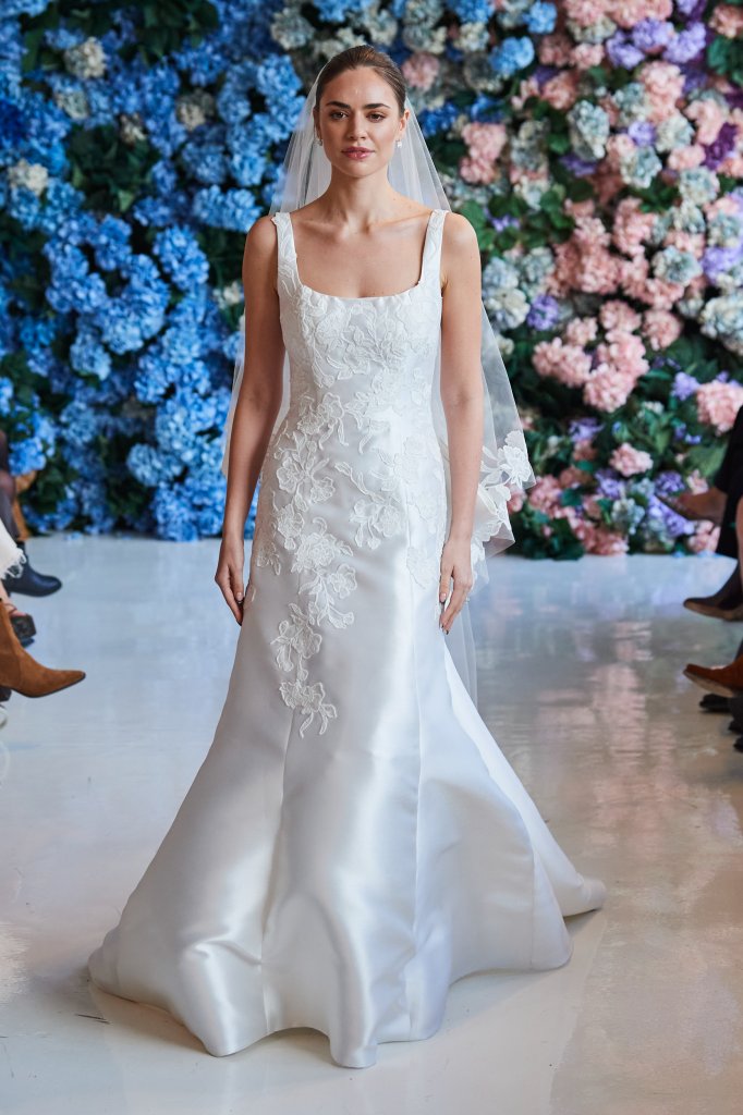 安妮·巴吉尔 Anne Barge 2024春夏婚纱礼服秀 - New York Bridal 2024