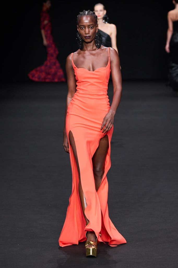 Chiara Boni La Petite Robe 2024春夏高级成衣秀 - Milan Spring 2024