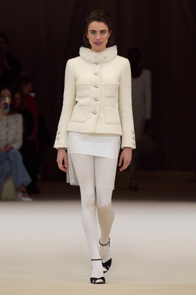  香奈儿 Chanel 法国 France 巴黎 Paris 走秀(Runway) 2024春夏高级定制 Couture Spring 2024 女装 修身外套 Fitted Jacket 铅笔裙 Pencil Skirt 女装