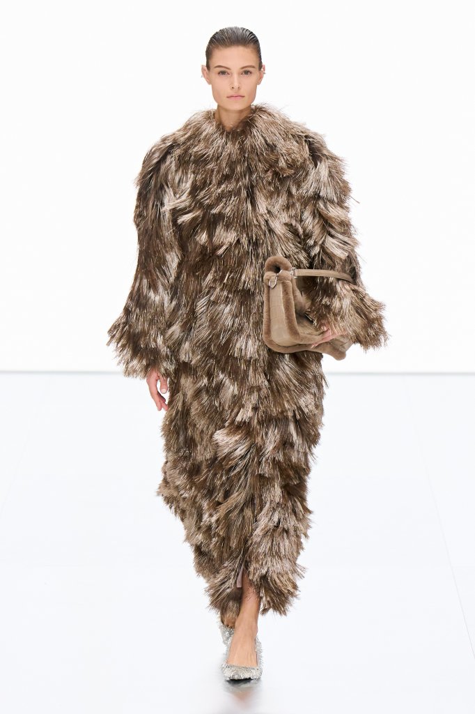  芬迪 Fendi 意大利 Italy 罗马 Roma 走秀(Runway) 2024春夏高级定制 Couture Spring 2024 女装 毛皮大衣 Fur Coat 女装