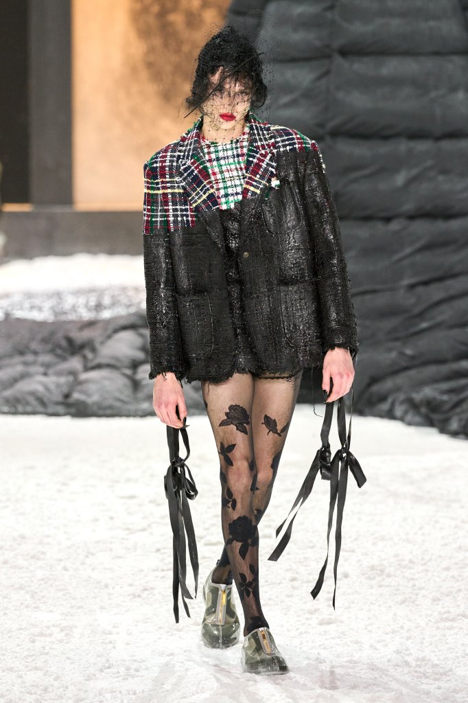  桑姆·布郎尼 Thom Browne  美国 U.S.A 纽约 New York City 走秀(Runway) 2024/25秋冬 2024/25 A/W 女装 裙套装 Skirt Suit 女装