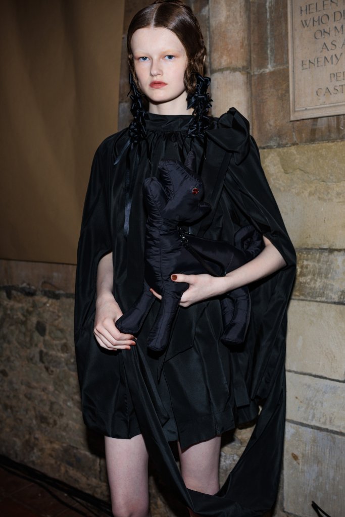 西蒙娜·罗莎 Simone Rocha 2024/25秋冬高级成衣秀(后台妆容) - London Fall 2024