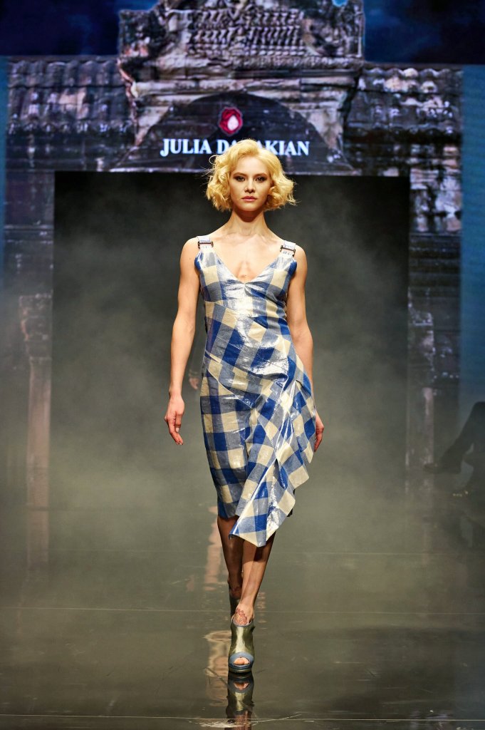 朱丽娅·达拉吉安 Julia Dalakian 2023春夏高级成衣秀