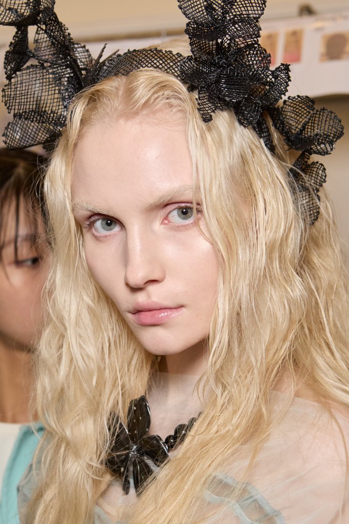 Susan Fang 2024/25秋冬高级成衣秀(后台妆容) - London Fall 2024