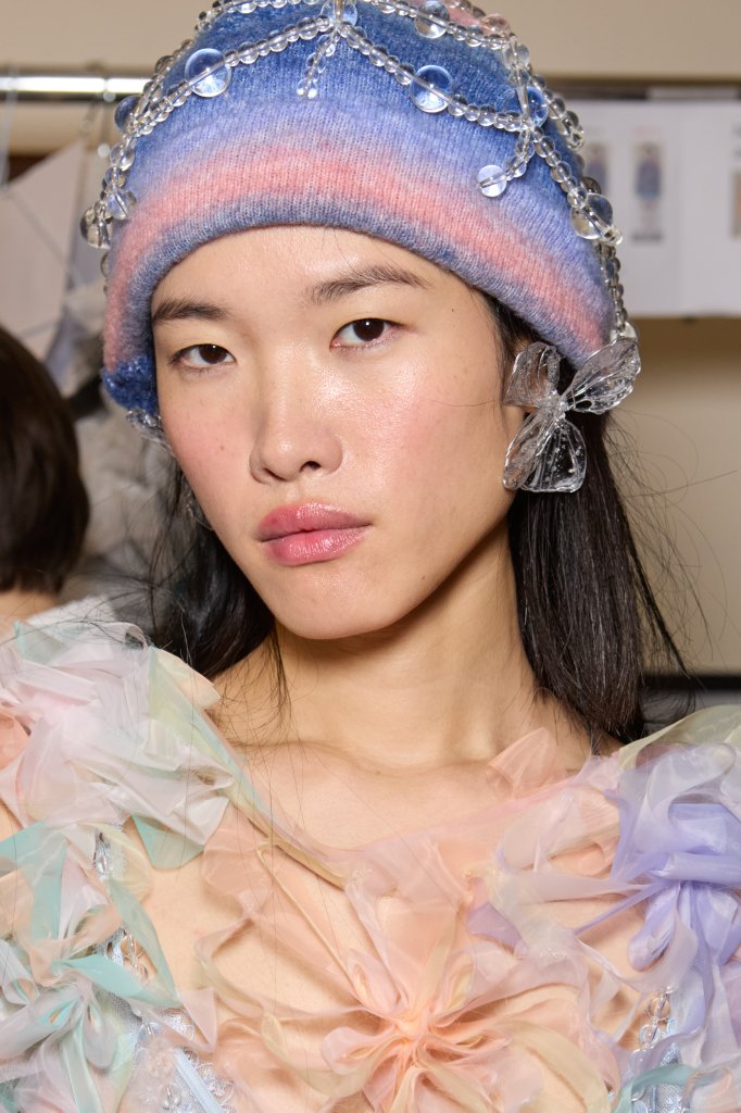 Susan Fang 2024/25秋冬高级成衣秀(后台妆容) - London Fall 2024