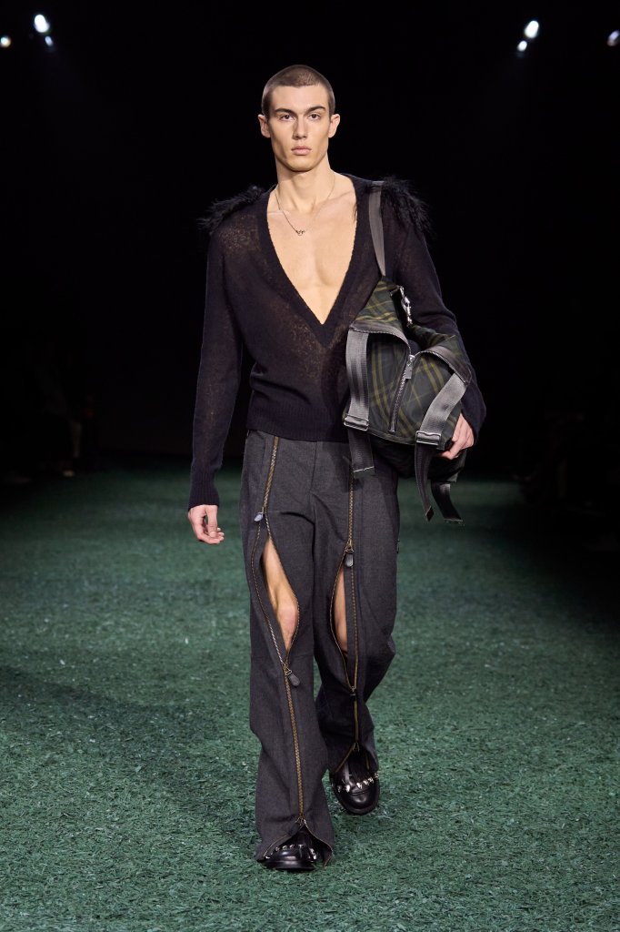 巴宝莉 Burberry 2024/25秋冬高级成衣秀 - London Fall 2024