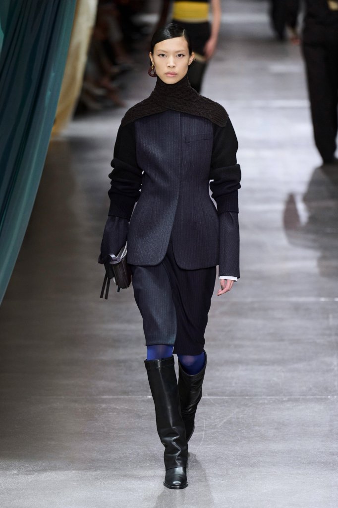 芬迪 Fendi 2024/25秋冬高级成衣秀 - Milan Fall 2024