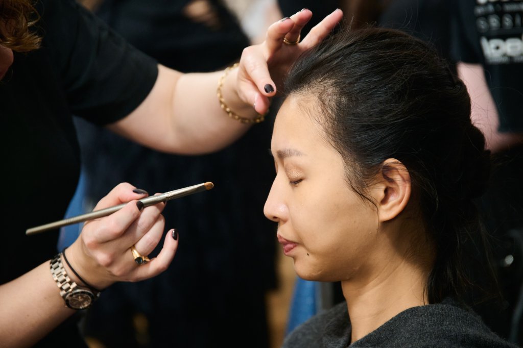 保罗&middot;科斯特洛 Paul Costelloe 2024/25秋冬高级成衣秀(后台妆容) - London Fall 2024