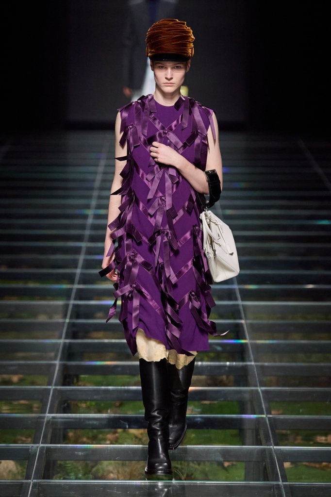  普拉达 Prada 意大利 Italy 米兰 Milan 走秀(Runway) 2024/25秋冬 2024/25 A/W 女装 背心连衣裙 Sundress 女装