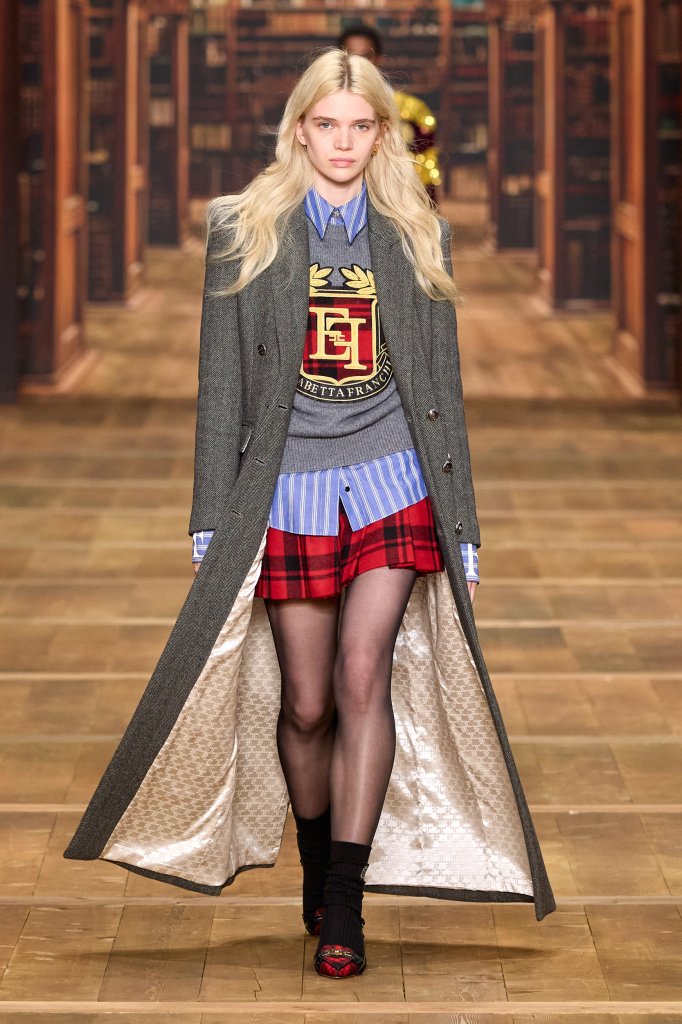 Elisabetta Franchi 2024/25秋冬高级成衣秀 Milan Fall 2024天天时装口袋里的时尚指南