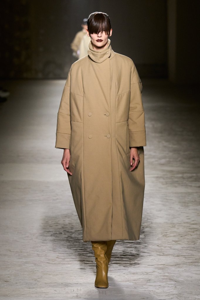 德赖斯·范诺顿 Dries Van Noten 2024/25秋冬高级成衣秀 - Paris Fall 2024