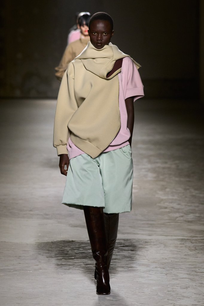 德赖斯·范诺顿 Dries Van Noten 2024/25秋冬高级成衣秀 - Paris Fall 2024