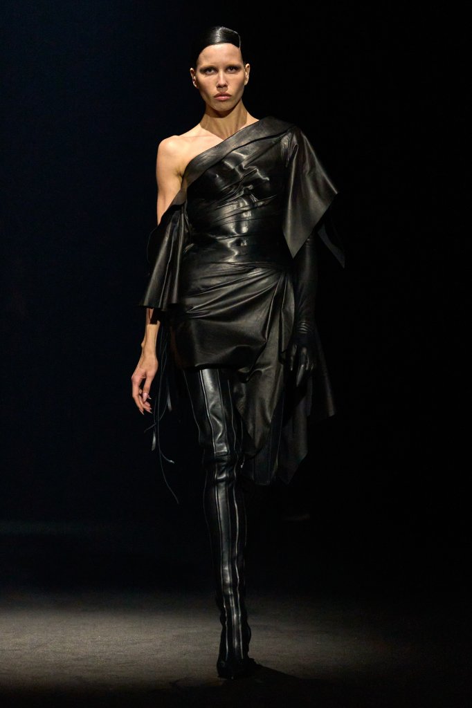 蒂埃里&middot;穆勒 Mugler 2024/25秋冬高级成衣秀 - Paris Fall 2024