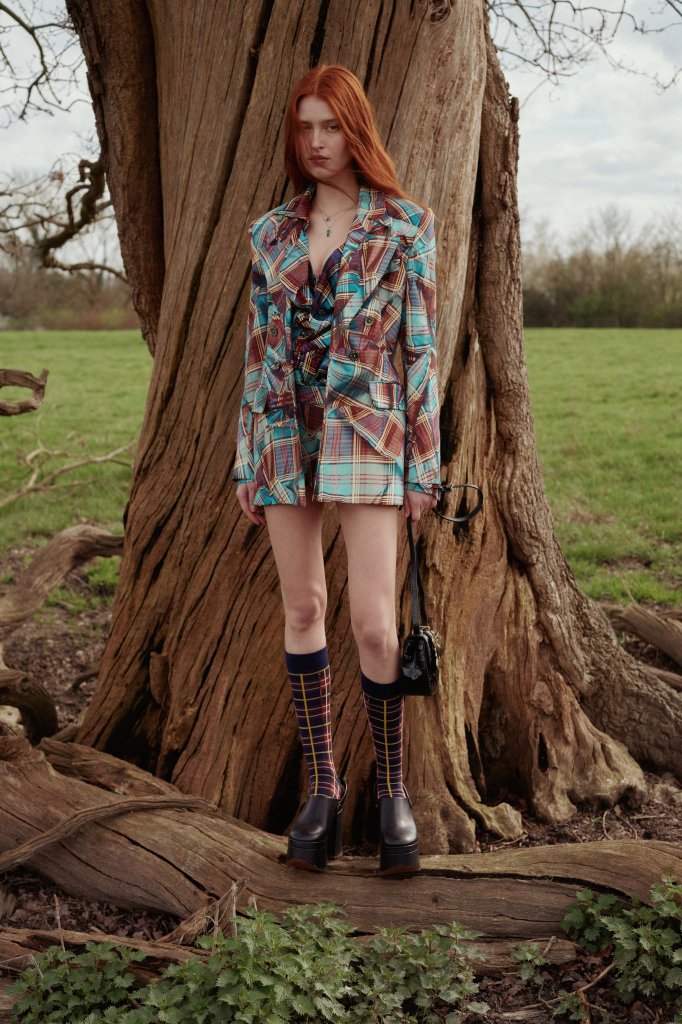 维维安·韦斯特伍德 Vivienne Westwood 2024/25秋冬高级成衣Lookbook