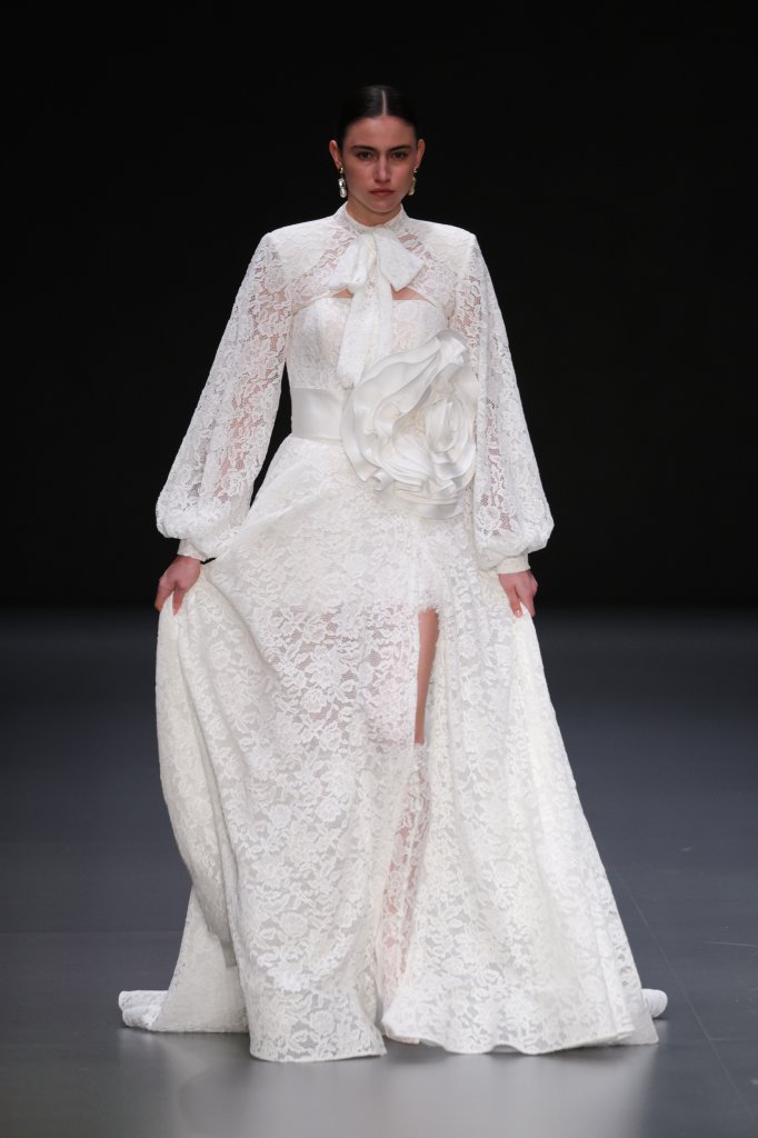 Helena 2025春夏婚纱礼服秀 - Barcelona Bridal 2025