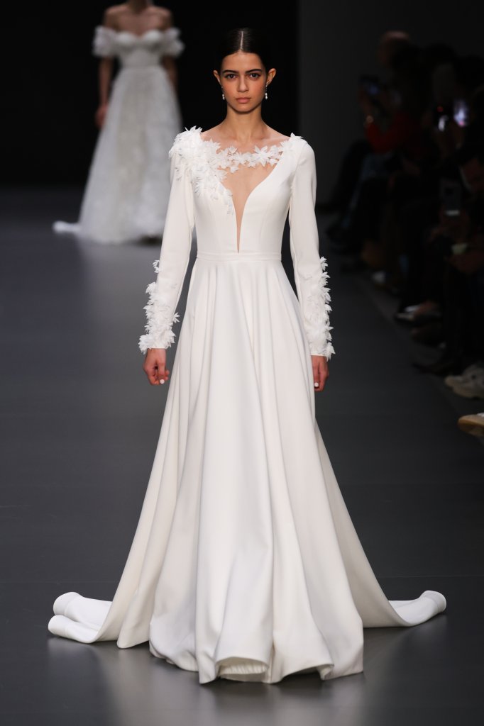 Katy Corso 2025春夏婚纱礼服秀 - Barcelona Bridal 2025